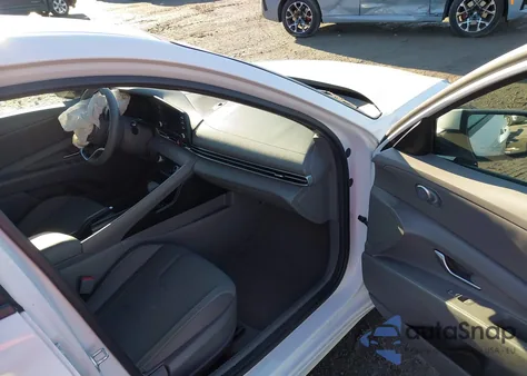 2022 Hyundai Elantra Sel z USA, uszkodzony, nr VIN 5NPLM4AG2NH053748